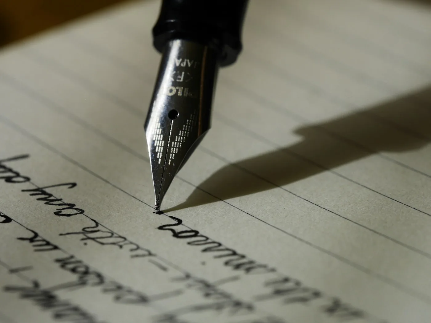 Handschriftlicher Brief mit einem Füllfederhalter