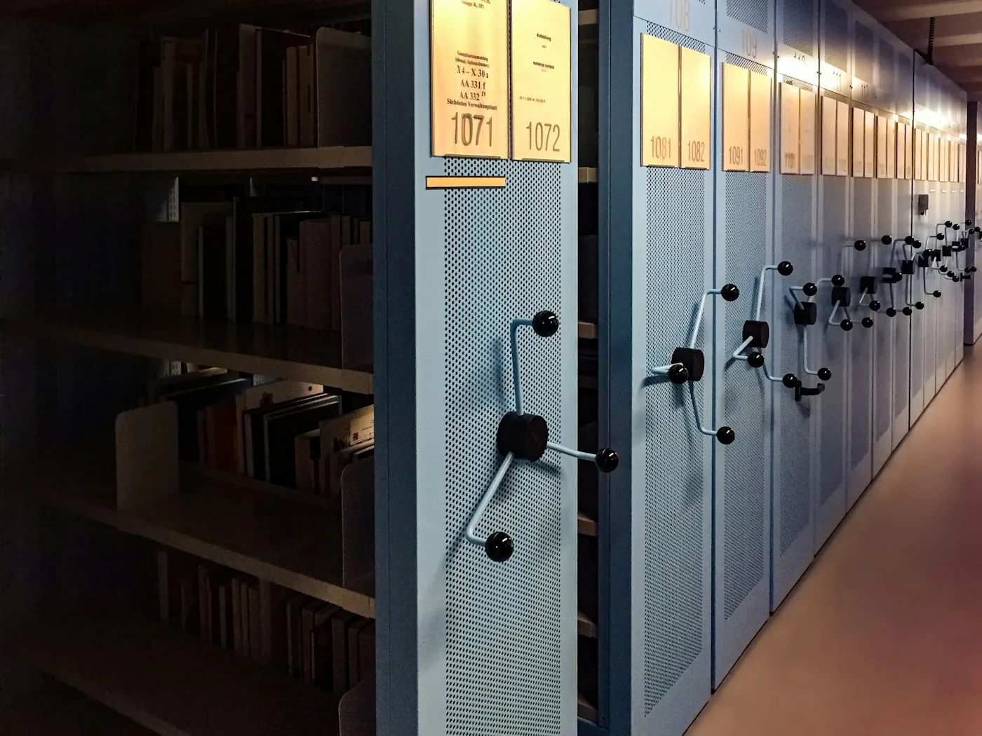 Storage media and cables connected to a computer